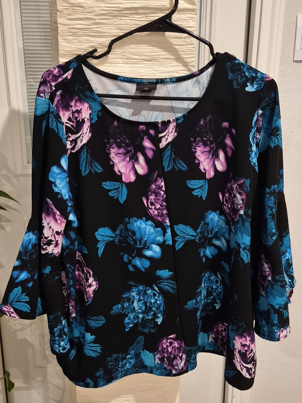 Worthington Black Floral Scoop Neck Top in Blue & Purple